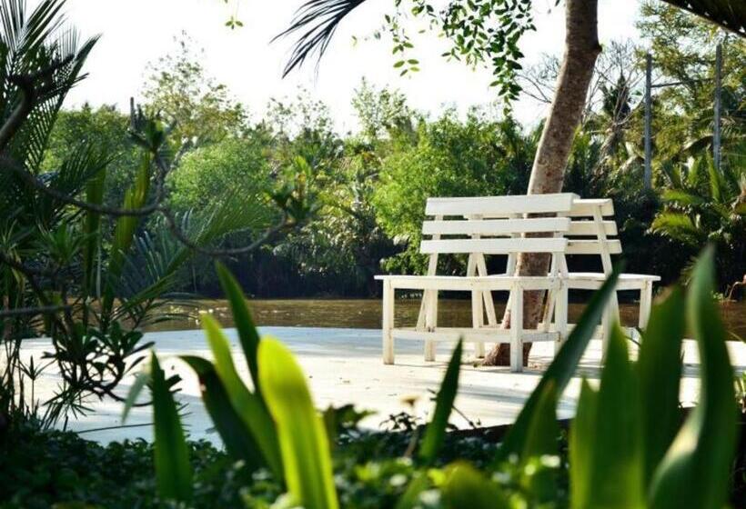 Отель Baan Suan Nuan Ta