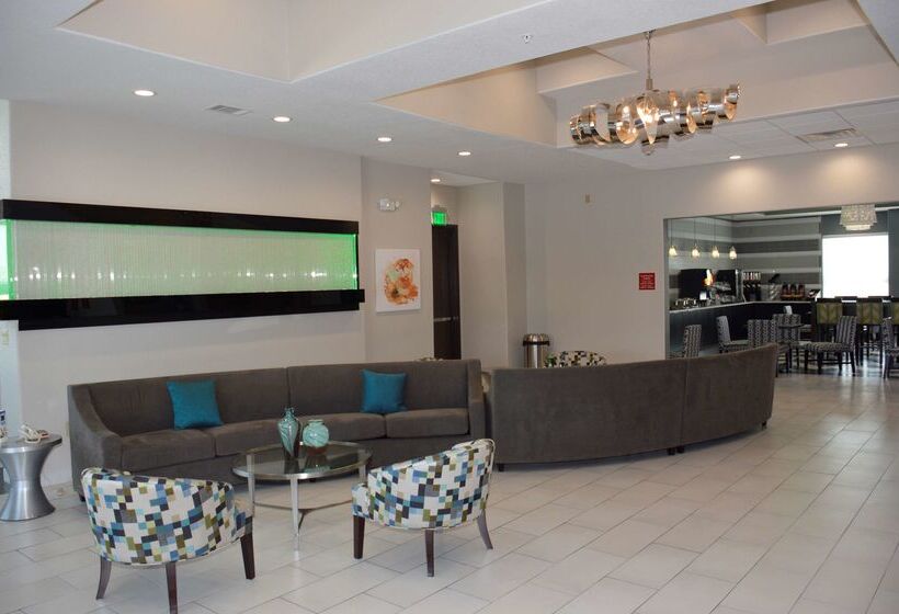 Отель Best Western Plus Pflugerville Inn & Suites