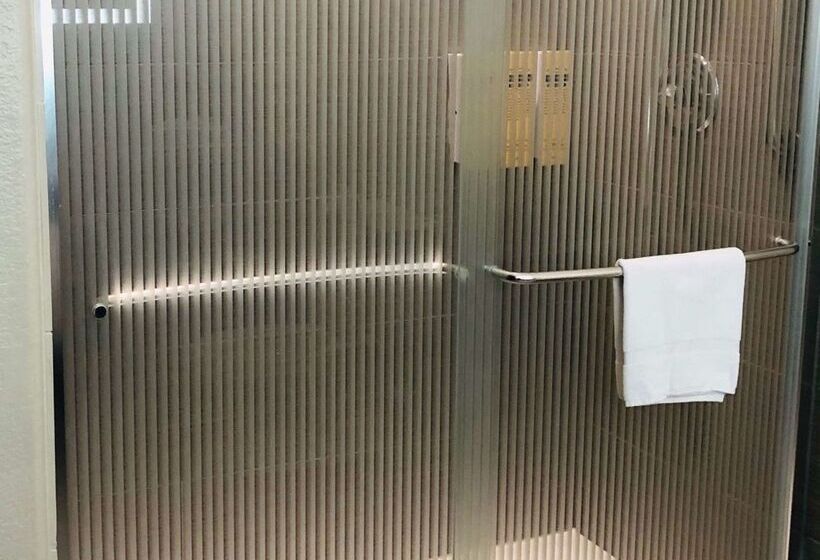 Отель Best Western Plus Pflugerville Inn & Suites