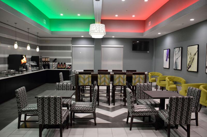 Отель Best Western Plus Pflugerville Inn & Suites