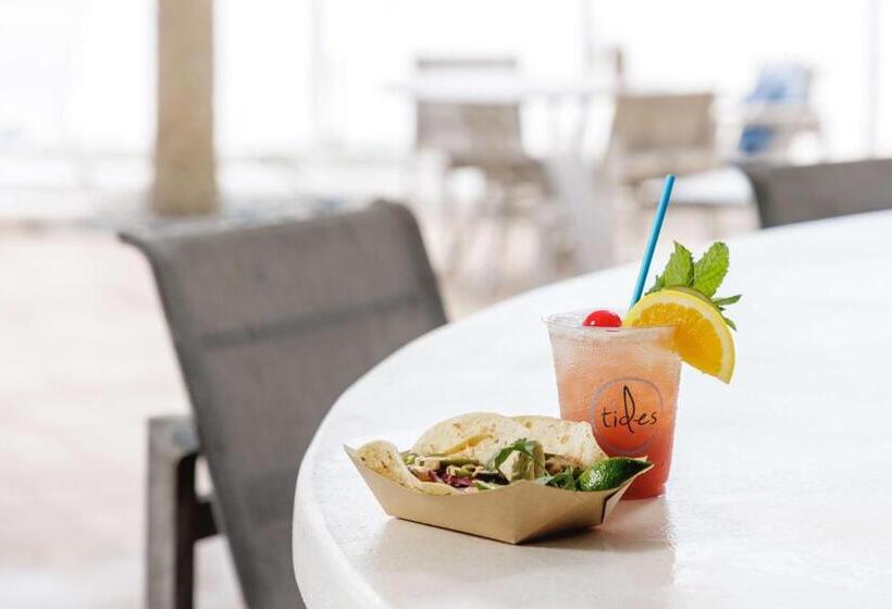 ホテル Best Western Premier   The Tides