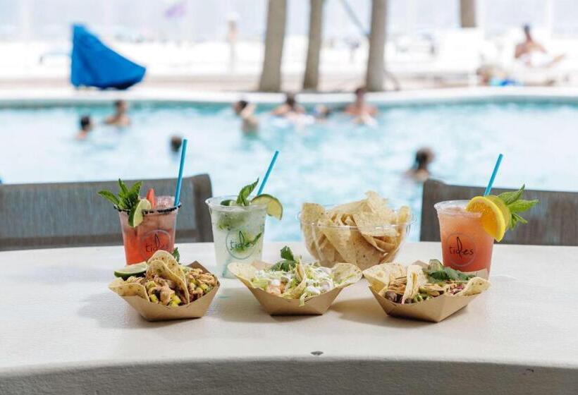 ホテル Best Western Premier   The Tides