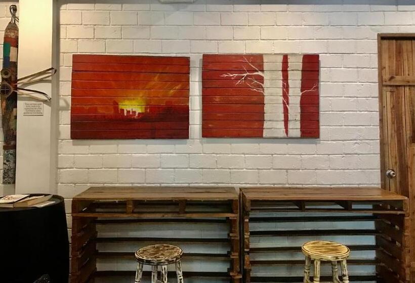 Cabins By Eco Hotel Tagaytay