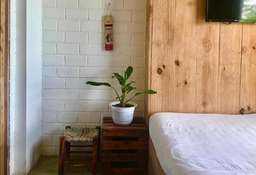 Cabins By Eco Hotel Tagaytay