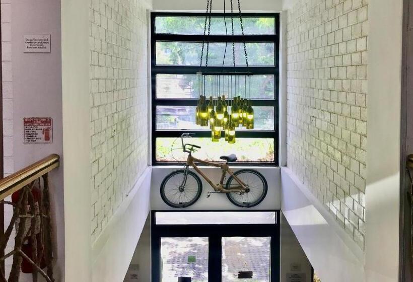 Cabins By Eco Hotel Tagaytay