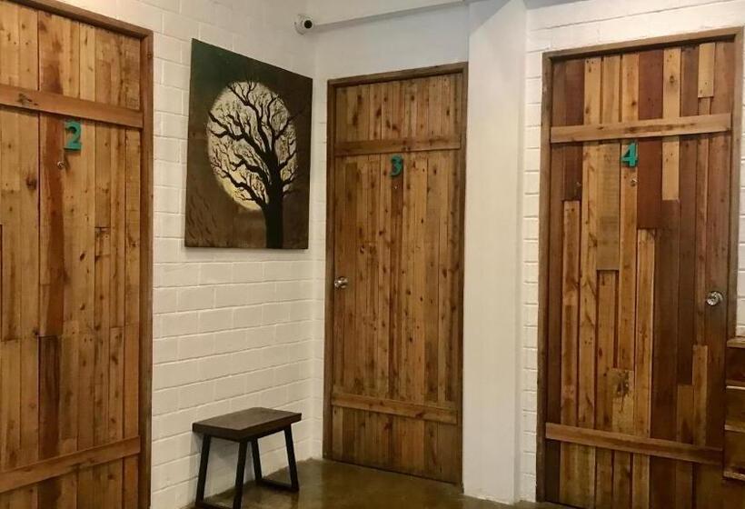 Cabins By Eco Hotel Tagaytay