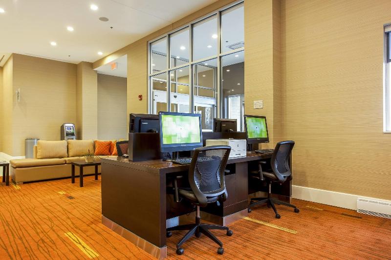 فندق Courtyard By Marriott Montreal West Island/baie D’urfe