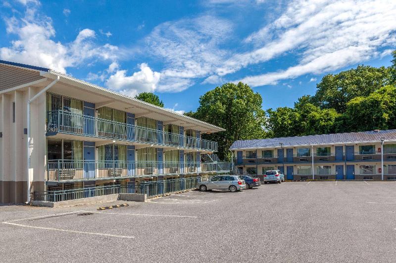 호텔 Days Inn By Wyndham Charles Town