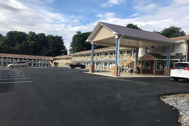 호텔 Days Inn By Wyndham Charles Town