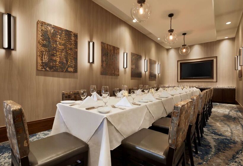 בית מלון כפרי Embassy Suites By Hilton Greenville Downtown Riverplace