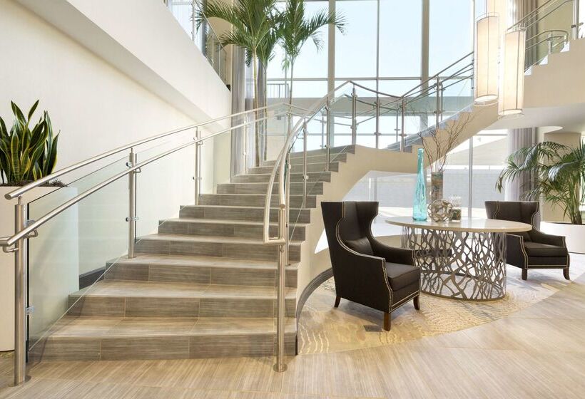 בית מלון כפרי Embassy Suites By Hilton Greenville Downtown Riverplace