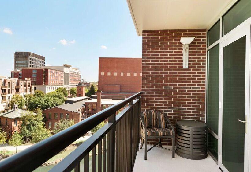 בית מלון כפרי Embassy Suites By Hilton Greenville Downtown Riverplace