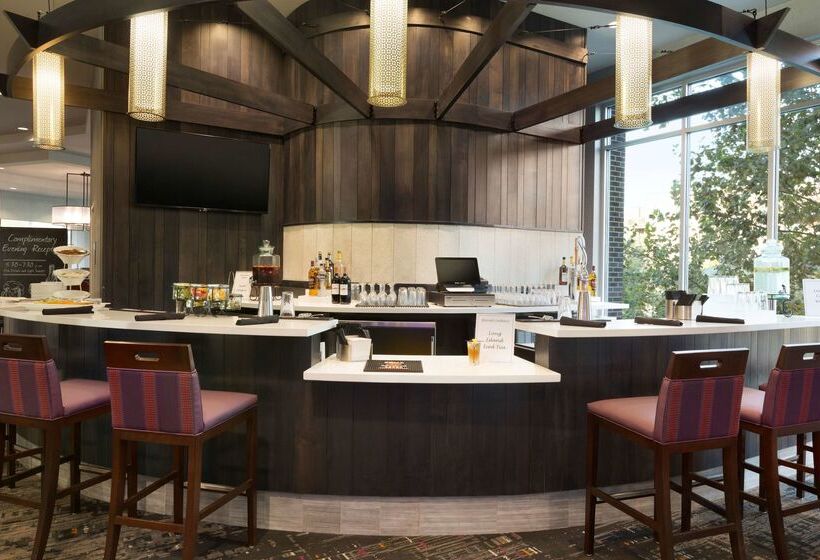 בית מלון כפרי Embassy Suites By Hilton Greenville Downtown Riverplace