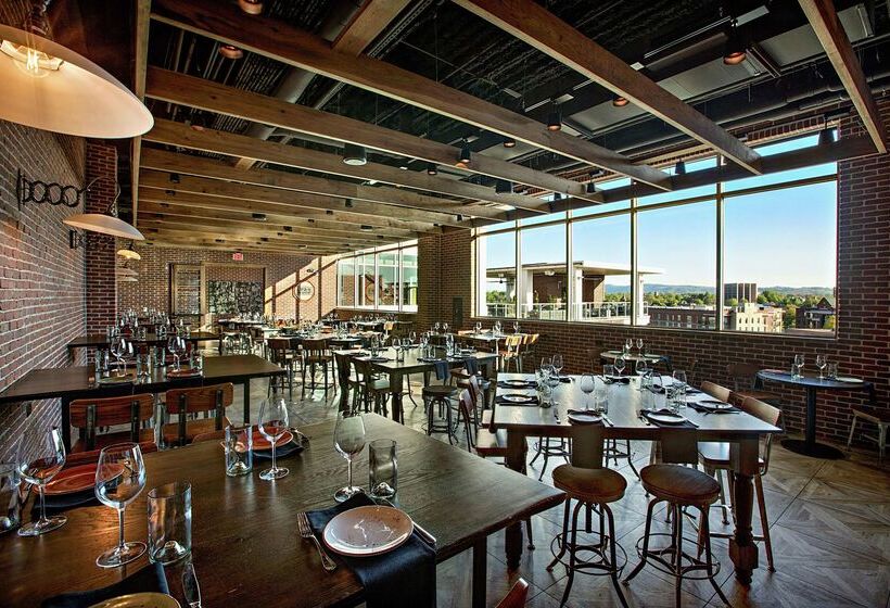 בית מלון כפרי Embassy Suites By Hilton Greenville Downtown Riverplace