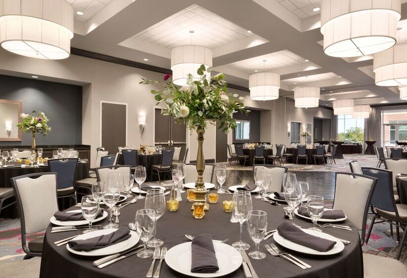 בית מלון כפרי Embassy Suites By Hilton Greenville Downtown Riverplace