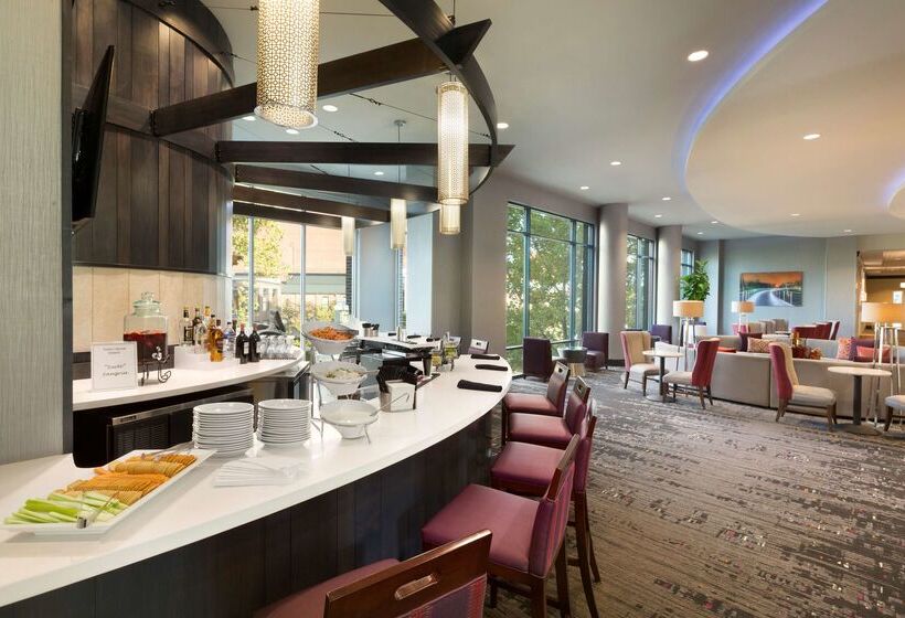 בית מלון כפרי Embassy Suites By Hilton Greenville Downtown Riverplace