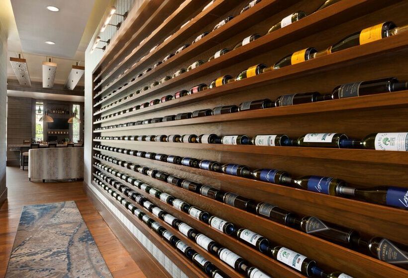 בית מלון כפרי Embassy Suites By Hilton Greenville Downtown Riverplace