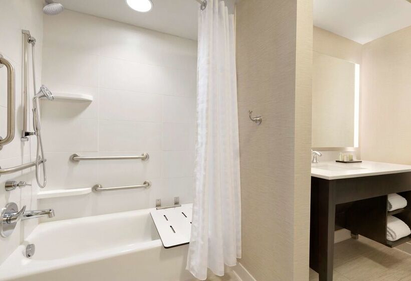 בית מלון כפרי Embassy Suites By Hilton Greenville Downtown Riverplace