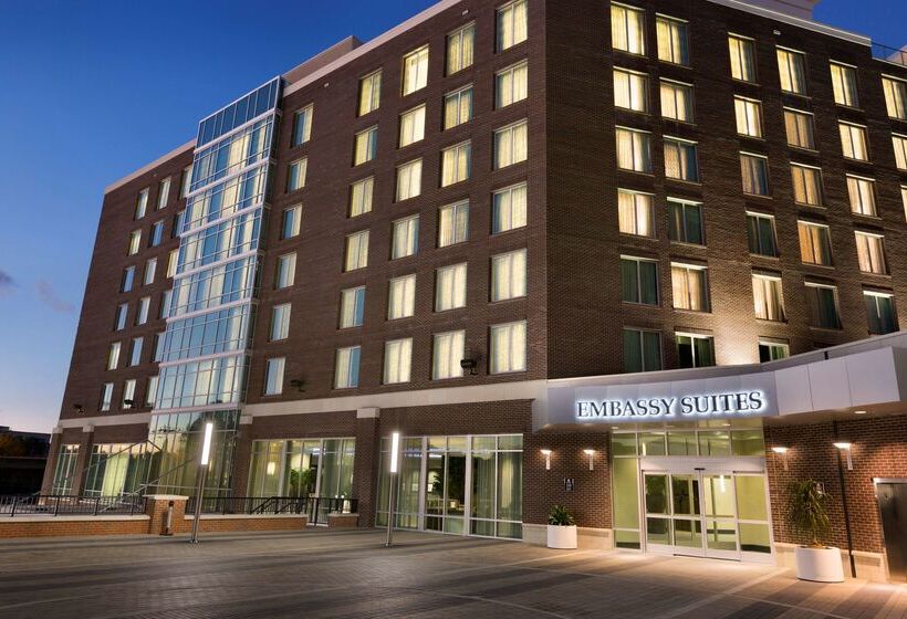 בית מלון כפרי Embassy Suites By Hilton Greenville Downtown Riverplace
