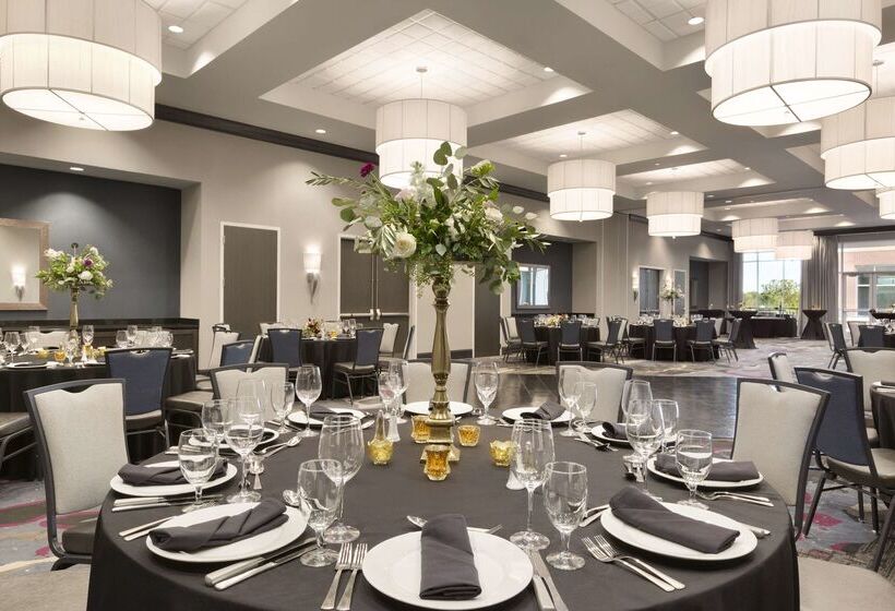 בית מלון כפרי Embassy Suites By Hilton Greenville Downtown Riverplace