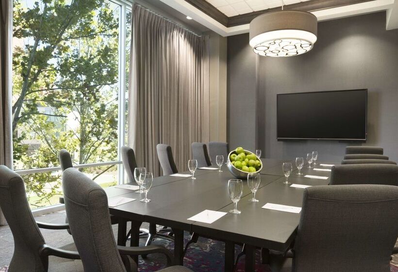 בית מלון כפרי Embassy Suites By Hilton Greenville Downtown Riverplace