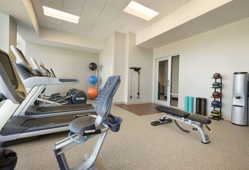 בית מלון כפרי Embassy Suites By Hilton Greenville Downtown Riverplace