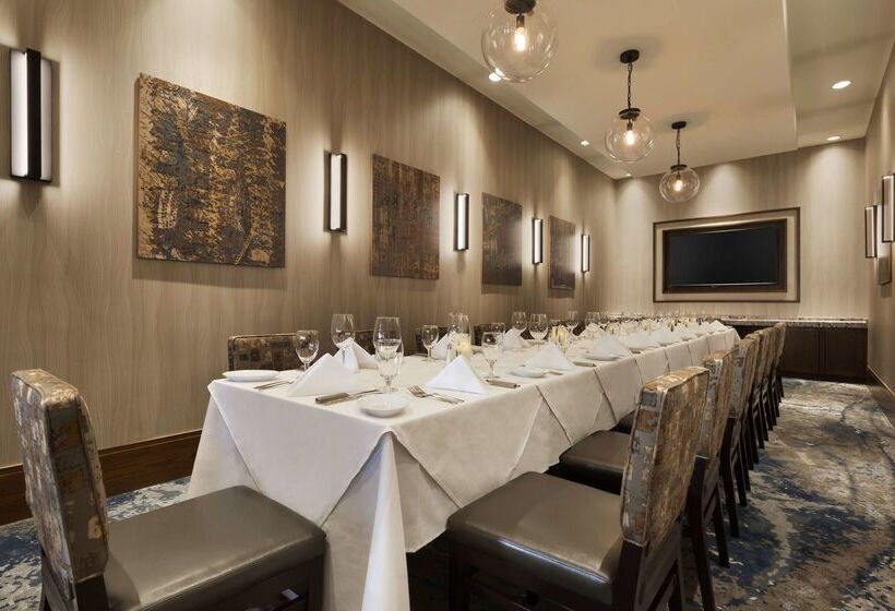 בית מלון כפרי Embassy Suites By Hilton Greenville Downtown Riverplace