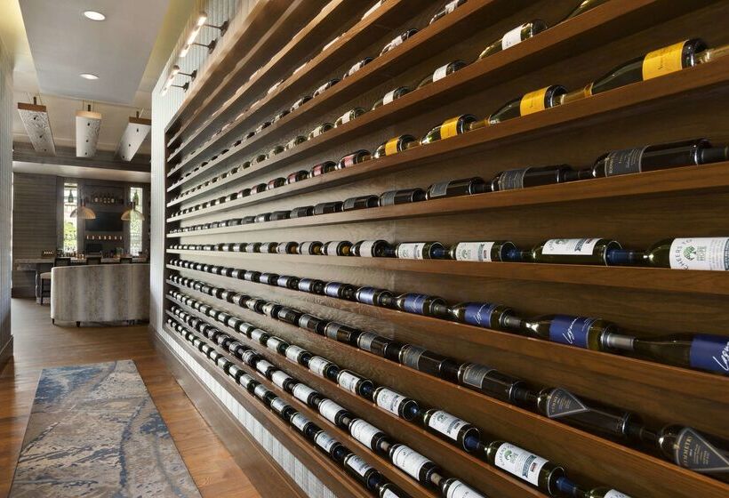 בית מלון כפרי Embassy Suites By Hilton Greenville Downtown Riverplace