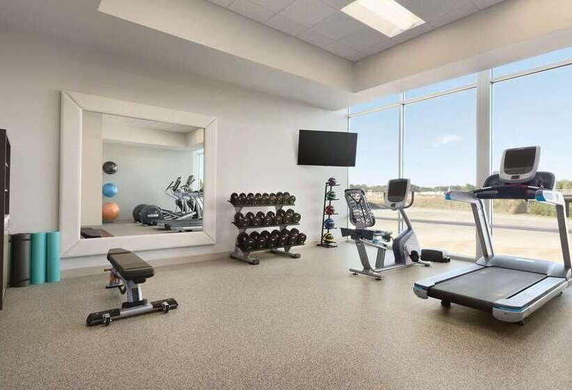 בית מלון כפרי Embassy Suites By Hilton Greenville Downtown Riverplace