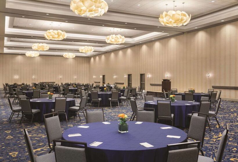 Hotel Embassy Suites By Hilton Mcallen Convention Center