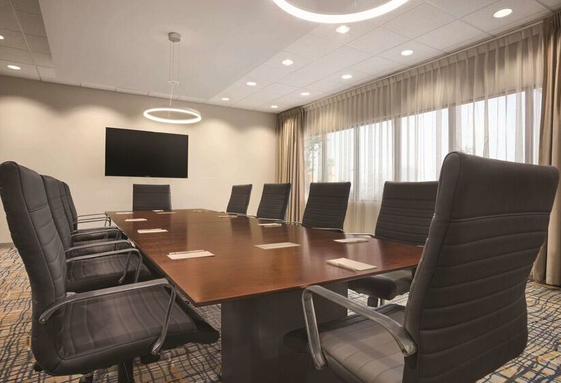 هتل Embassy Suites By Hilton Mcallen Convention Center