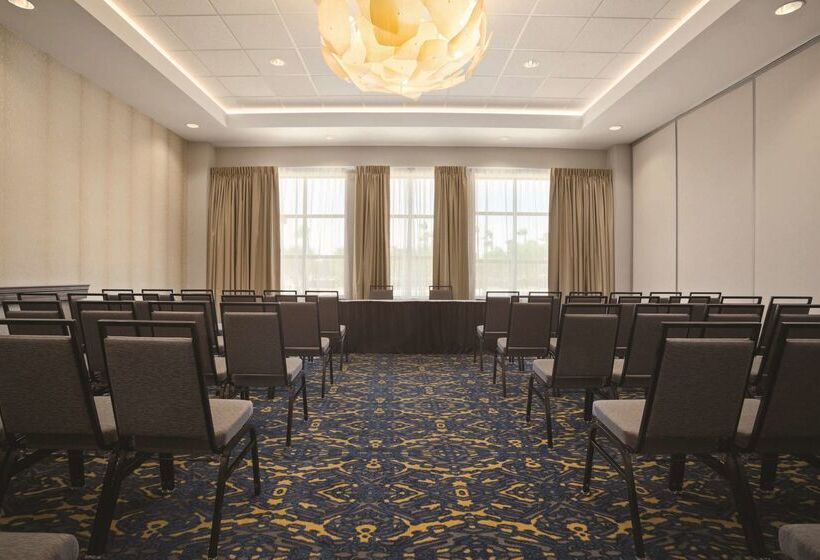 Hotel Embassy Suites By Hilton Mcallen Convention Center