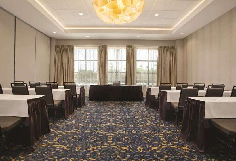 هتل Embassy Suites By Hilton Mcallen Convention Center