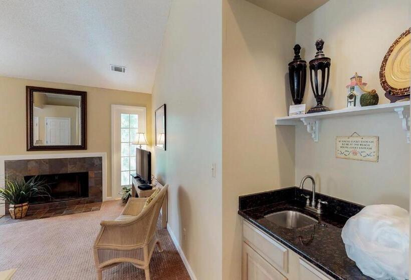 호텔 Evian At Shipyard By Hilton Head Accommodations