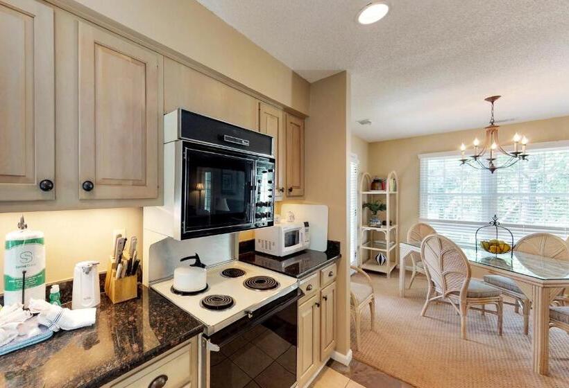 호텔 Evian At Shipyard By Hilton Head Accommodations