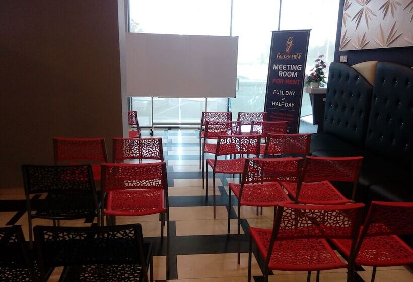 Отель Golden View Nilai