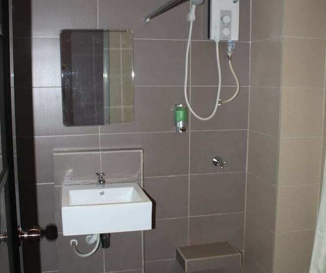 Отель Golden View Nilai