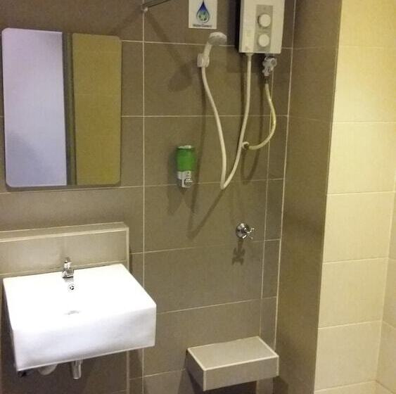 Отель Golden View Nilai