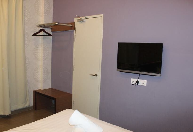 Отель Golden View Nilai