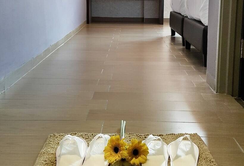 Отель Golden View Nilai