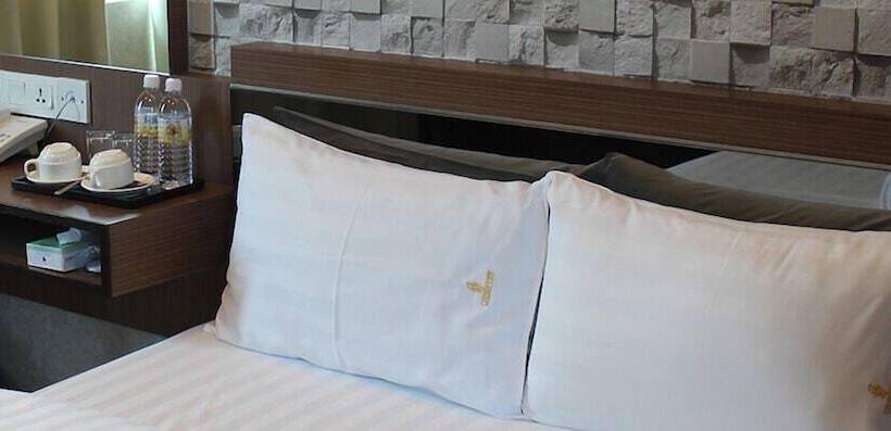 Отель Golden View Nilai