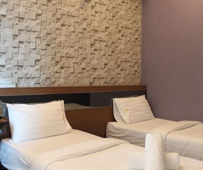 Отель Golden View Nilai