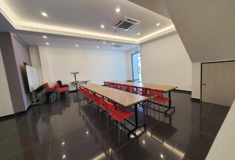 Отель Golden View Nilai