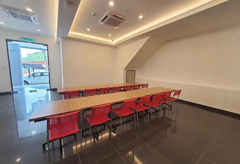 Отель Golden View Nilai