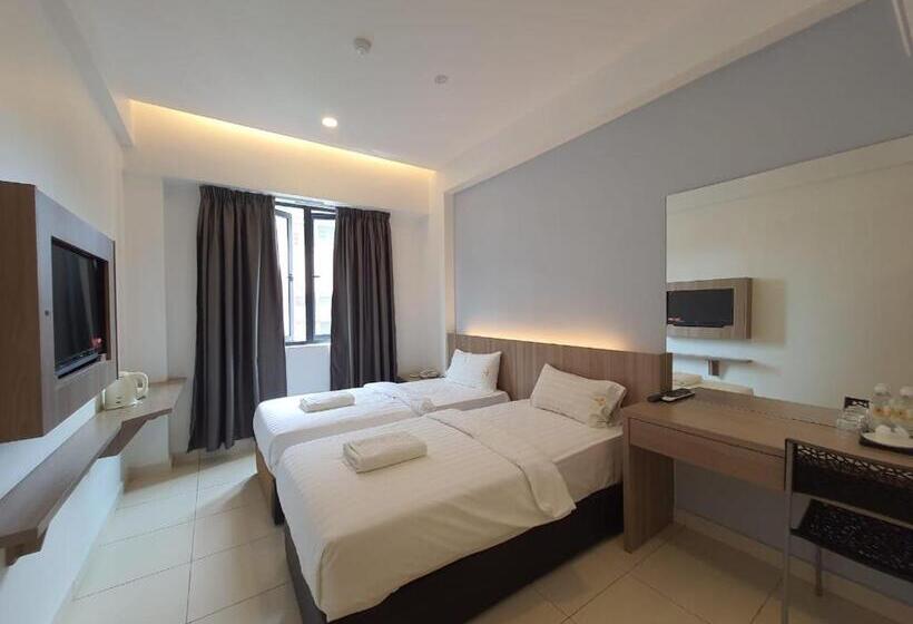 Отель Golden View Nilai