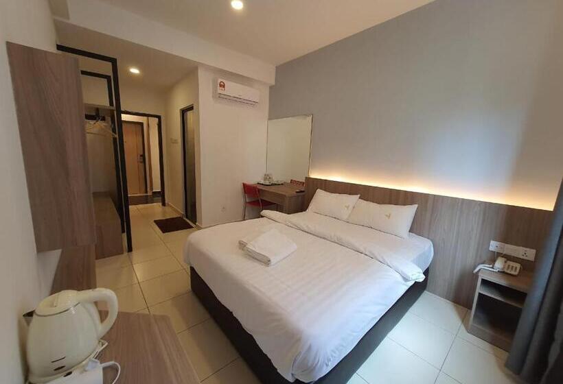 Отель Golden View Nilai