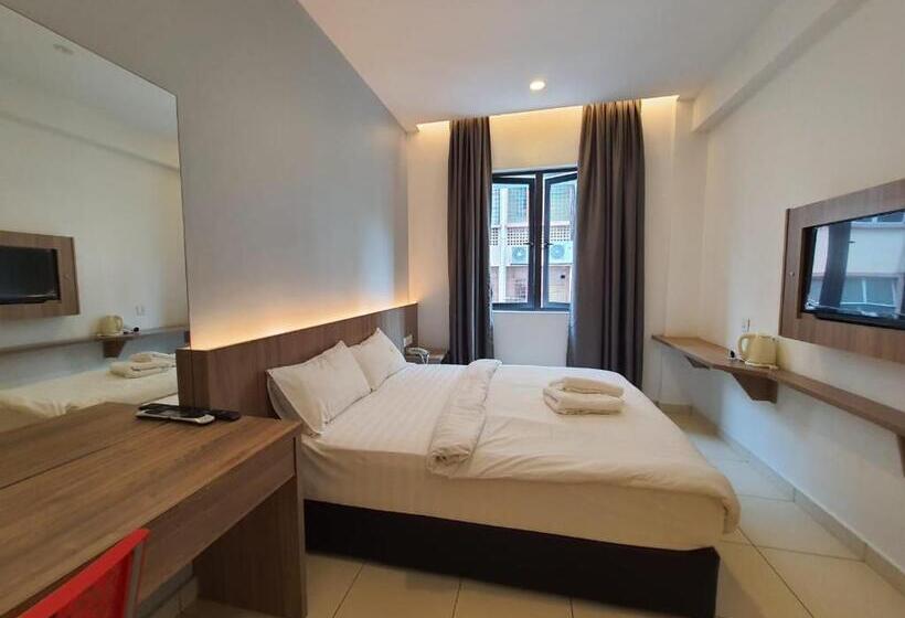 Отель Golden View Nilai