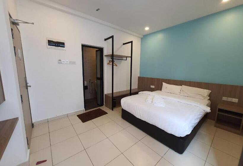 Отель Golden View Nilai