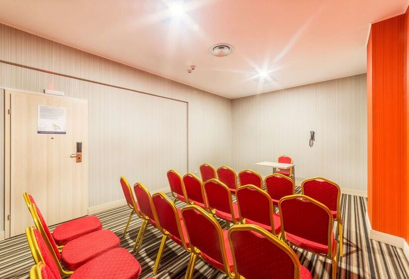 هتل Hampton By Hilton Iasi