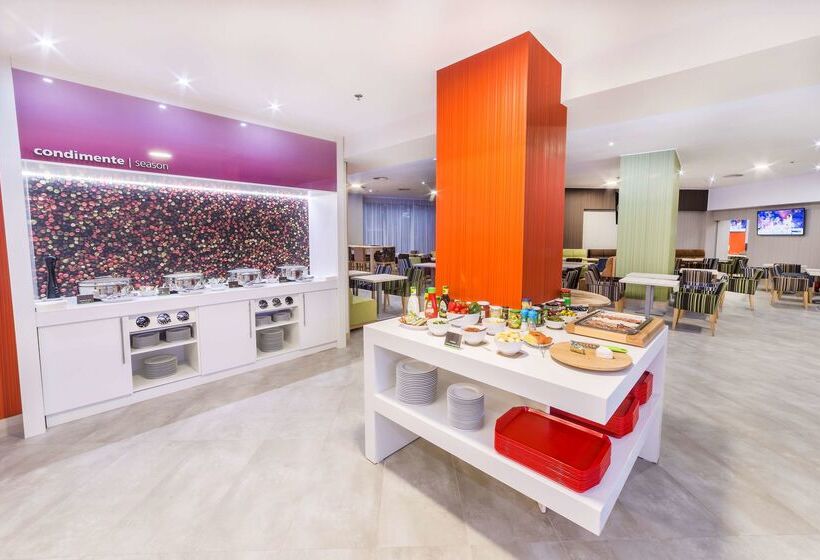 ホテル Hampton By Hilton Iasi